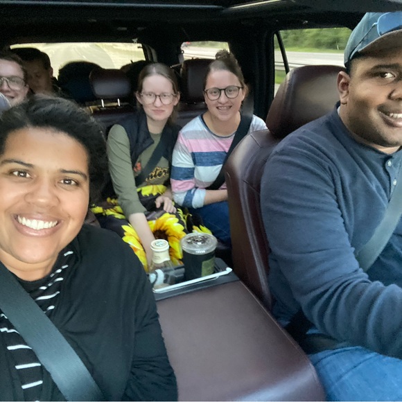 Meet your Posher, Simone - Picture 2 of 15